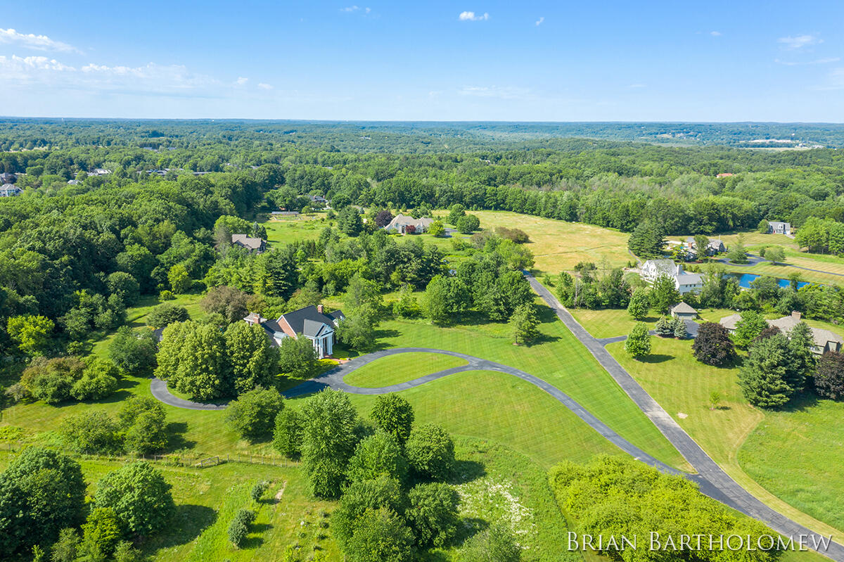 560 Saddlebrook Drive NE Ada MI 49301