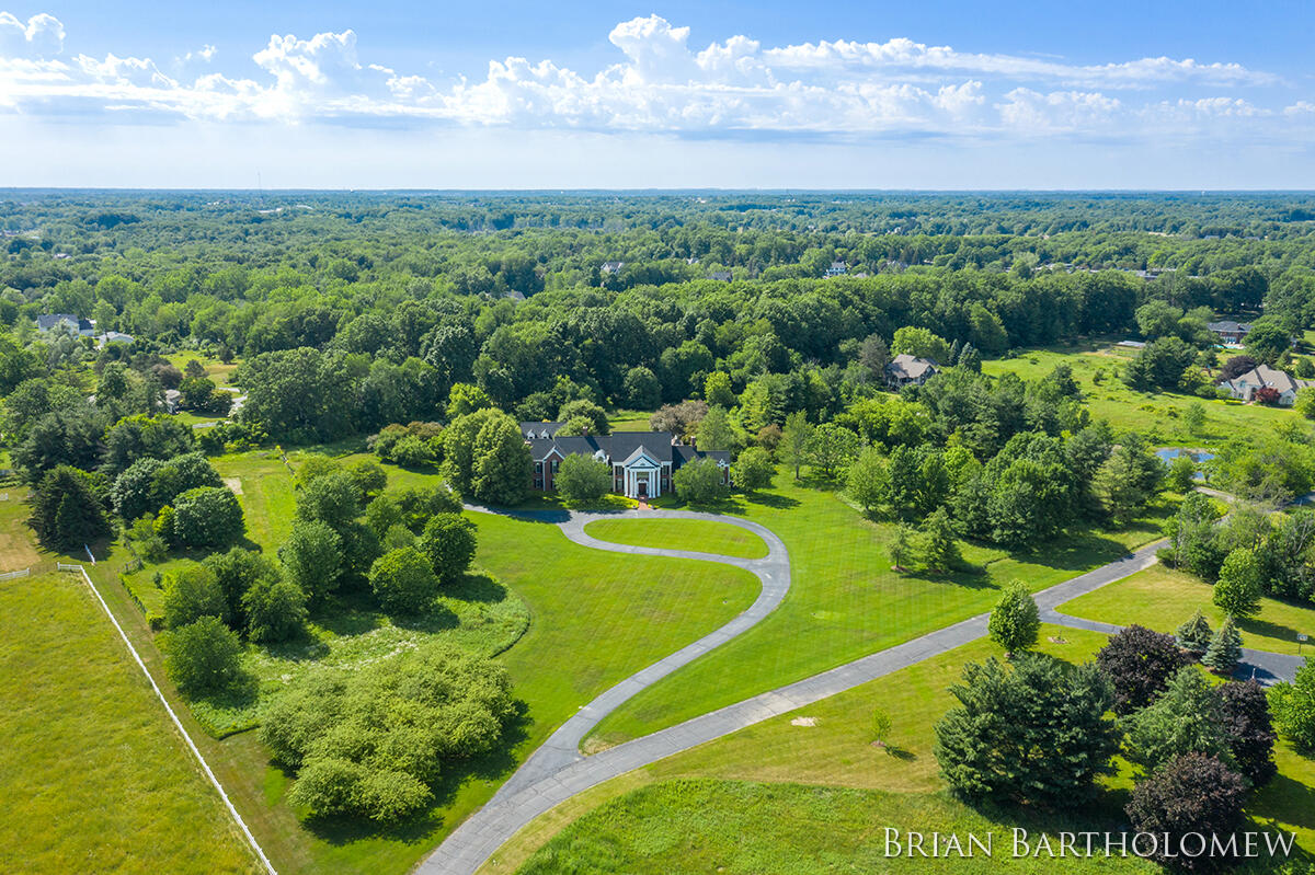 560 Saddlebrook Drive NE Ada MI 49301