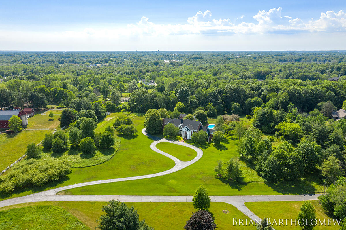 560 Saddlebrook Drive NE Ada MI 49301