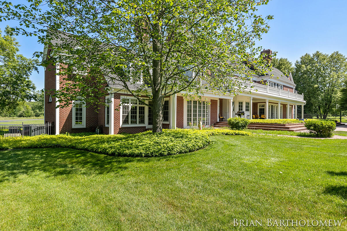 560 Saddlebrook Drive NE Ada MI 49301