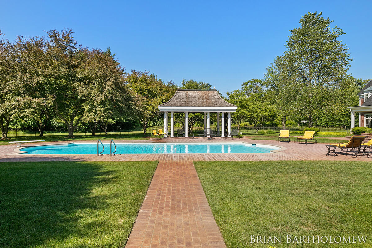 560 Saddlebrook Drive NE Ada MI 49301