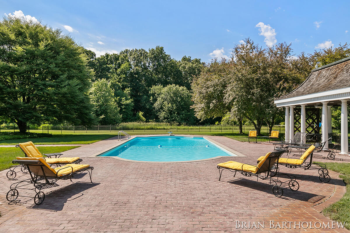 560 Saddlebrook Drive NE Ada MI 49301