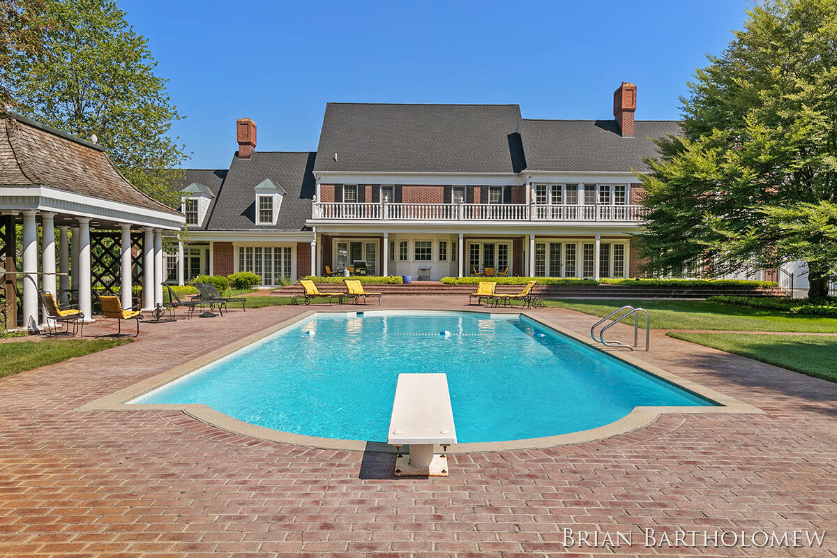 560 Saddlebrook Drive NE Ada MI 49301
