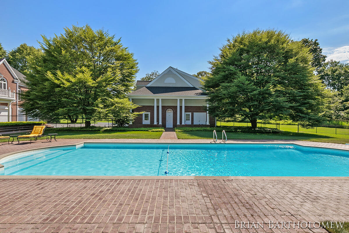 560 Saddlebrook Drive NE Ada MI 49301