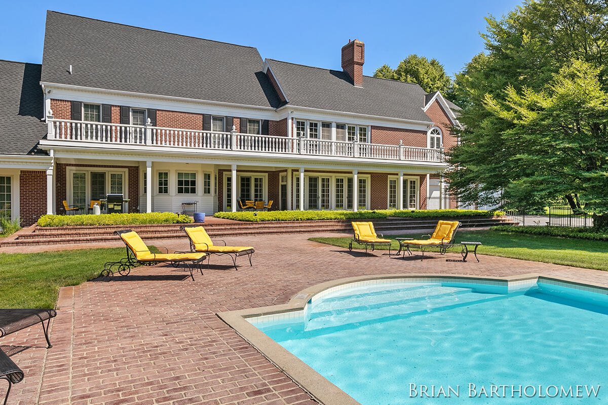 560 Saddlebrook Drive NE Ada MI 49301