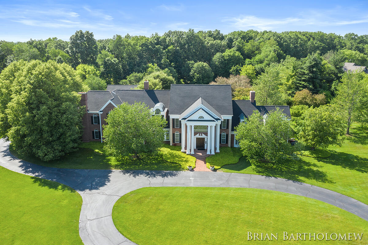 560 Saddlebrook Drive NE Ada MI 49301