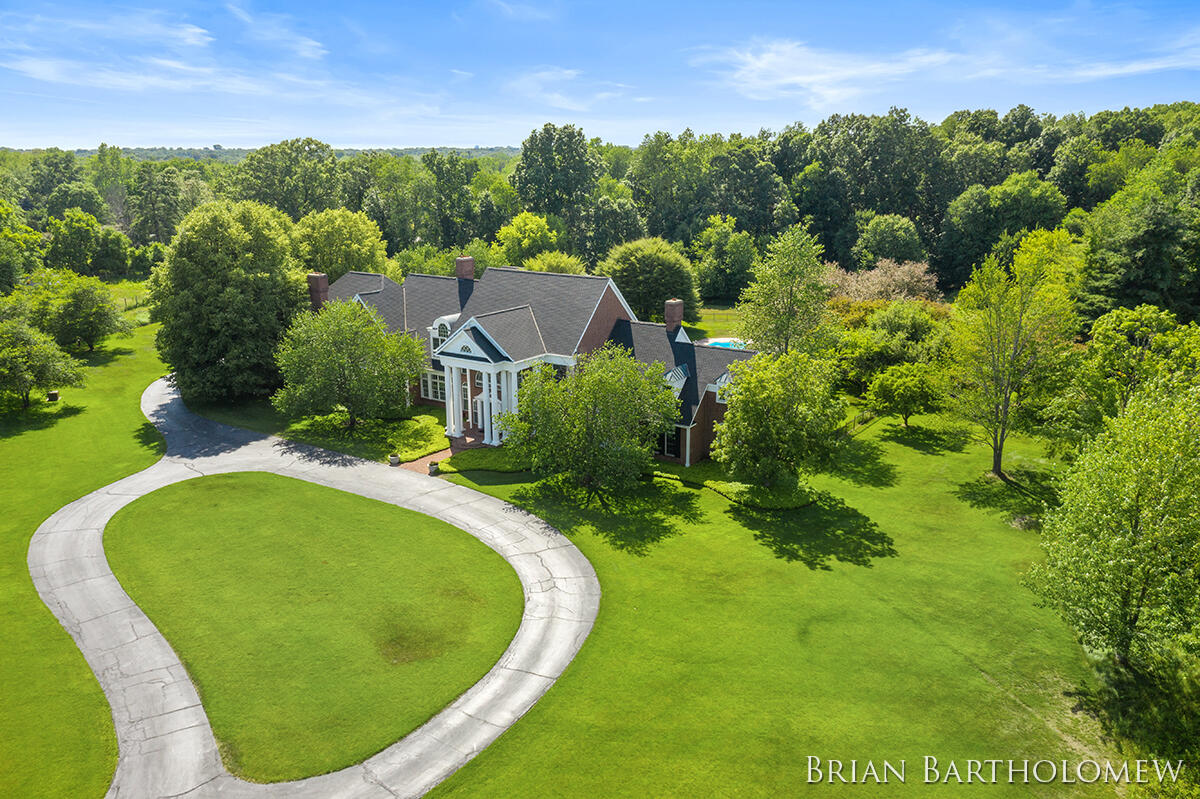 560 Saddlebrook Drive NE Ada MI 49301