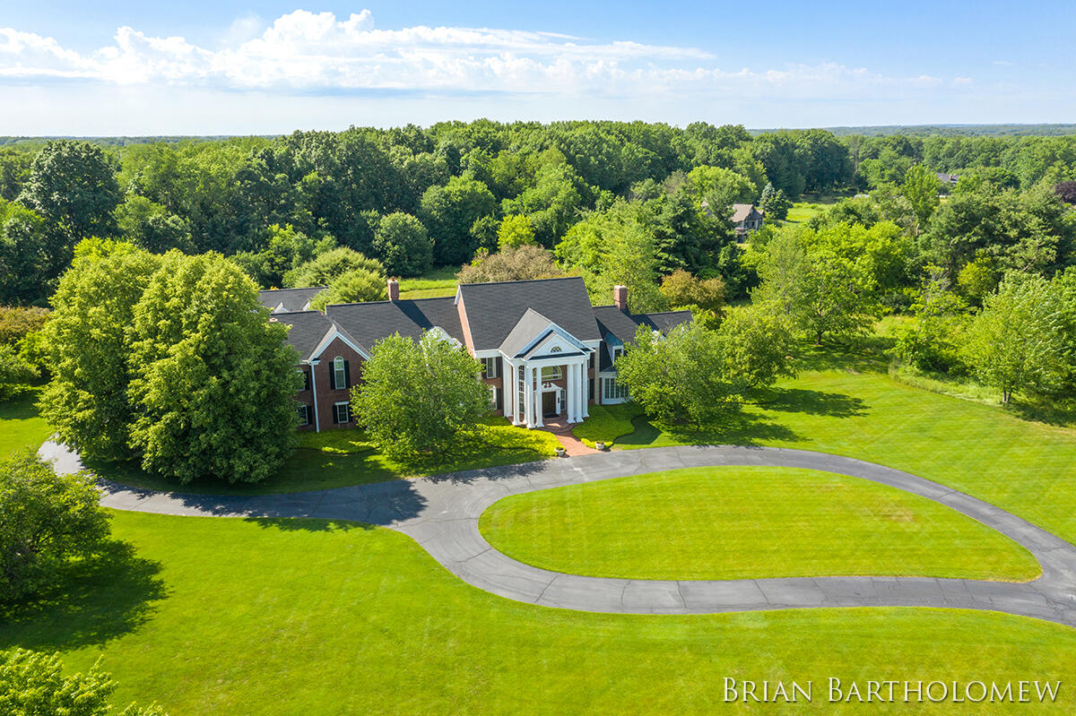 560 Saddlebrook Drive NE Ada MI 49301