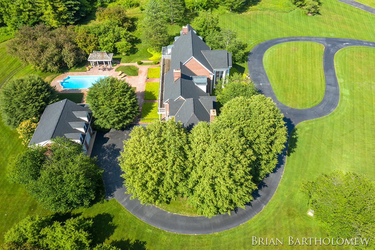 560 Saddlebrook Drive NE Ada MI 49301