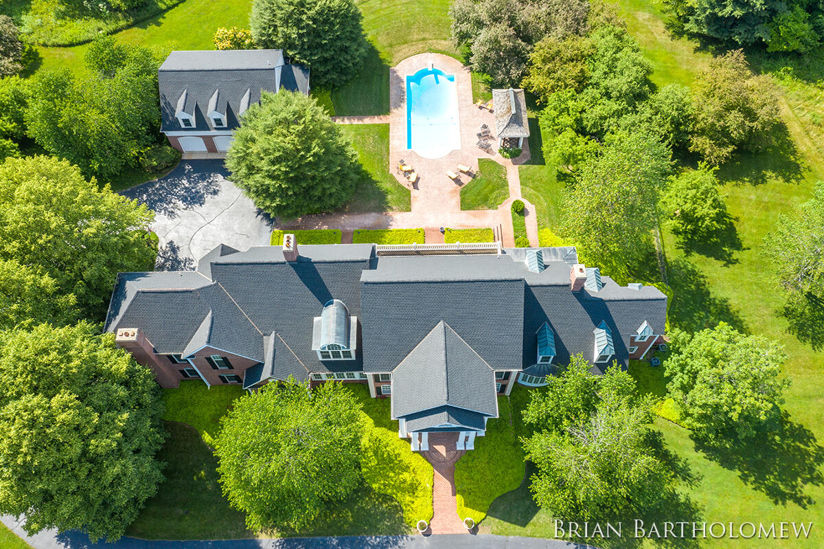 560 Saddlebrook Drive NE Ada MI 49301