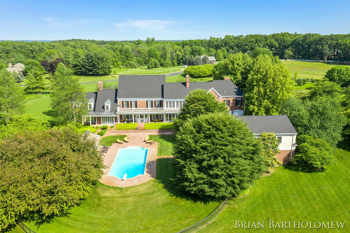 560 Saddlebrook Drive NE Ada MI 49301
