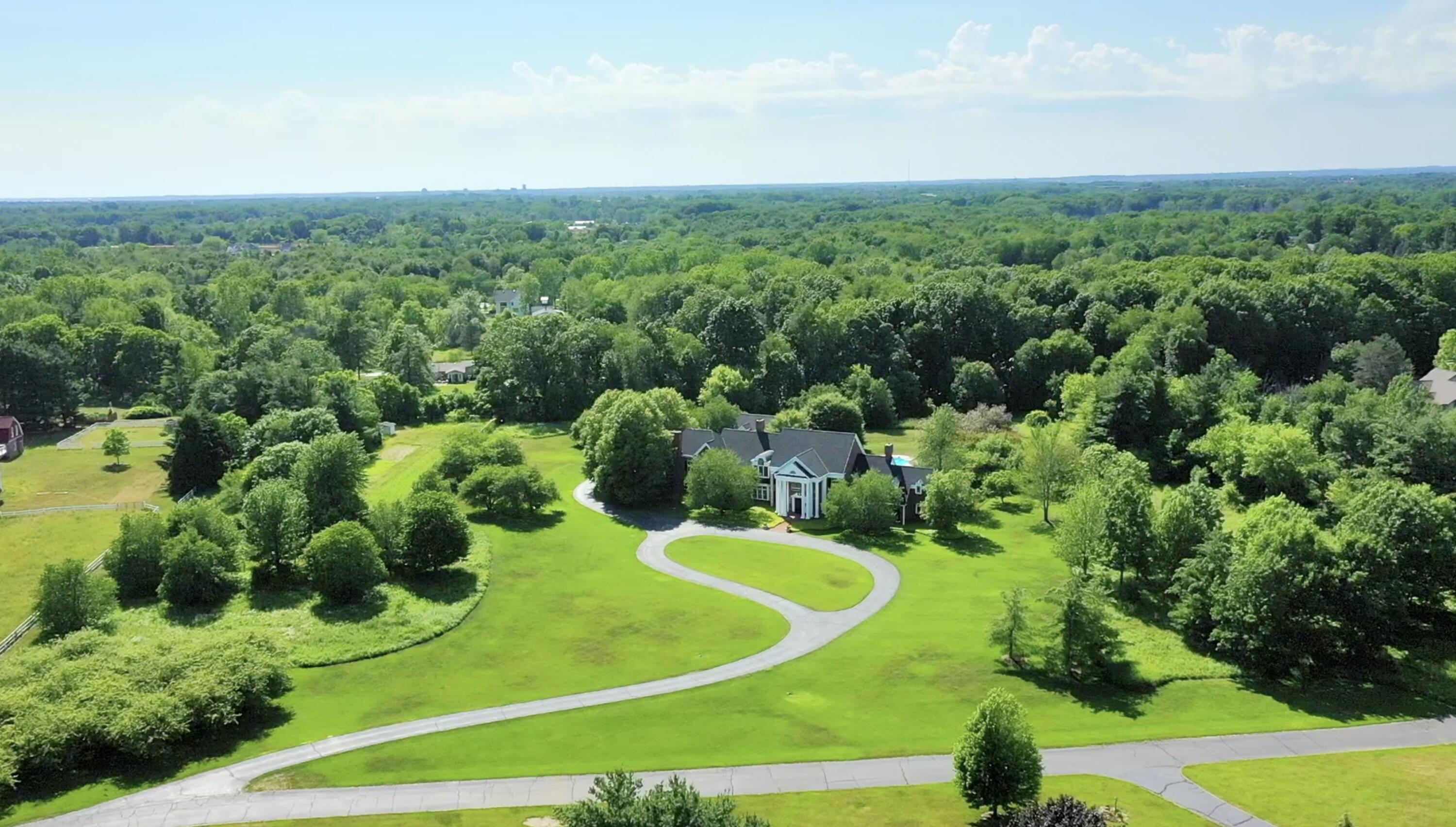 560 Saddlebrook Drive NE Ada MI 49301