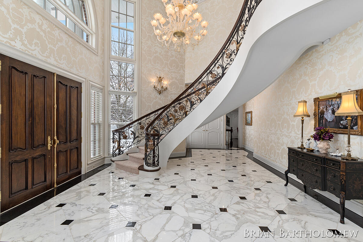 560 Saddlebrook Drive NE Ada MI 49301