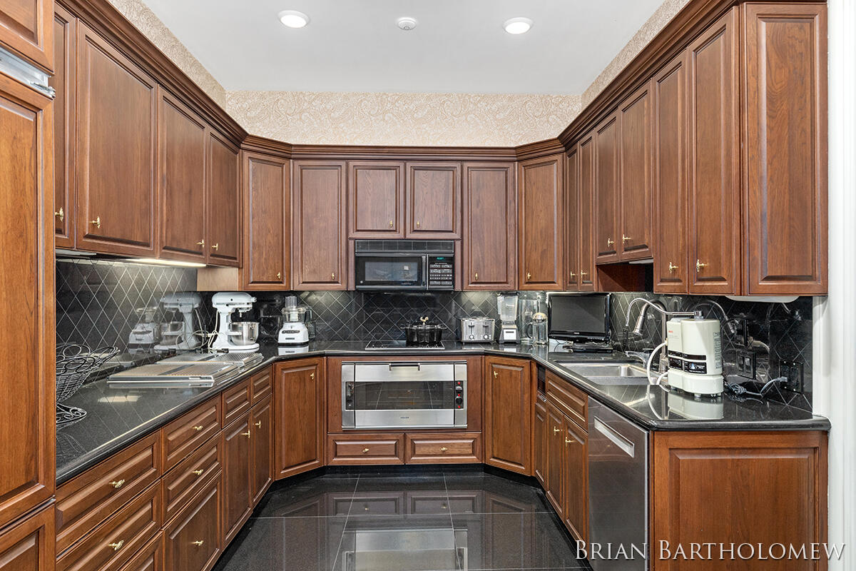 560 Saddlebrook Drive NE Ada MI 49301