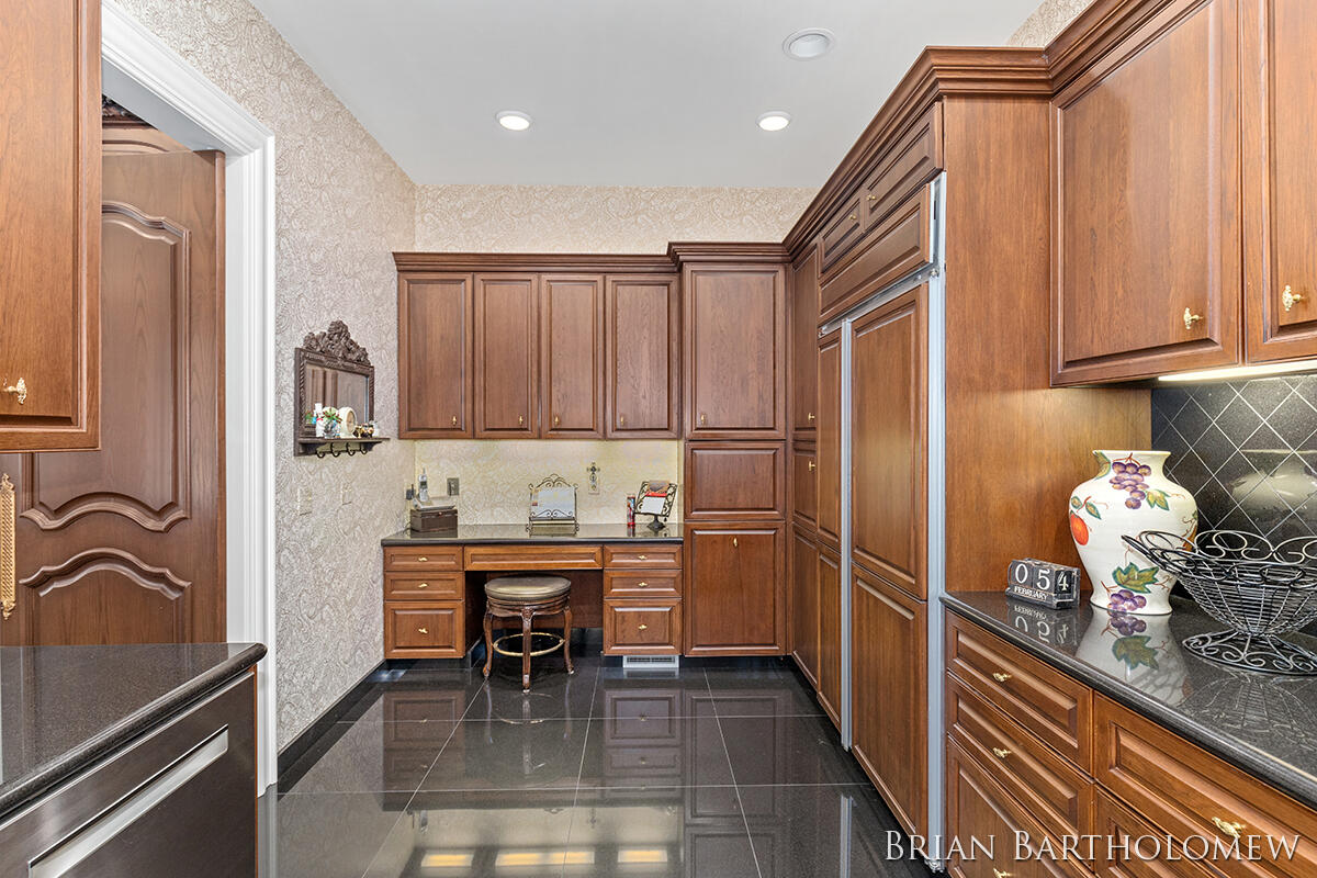 560 Saddlebrook Drive NE Ada MI 49301