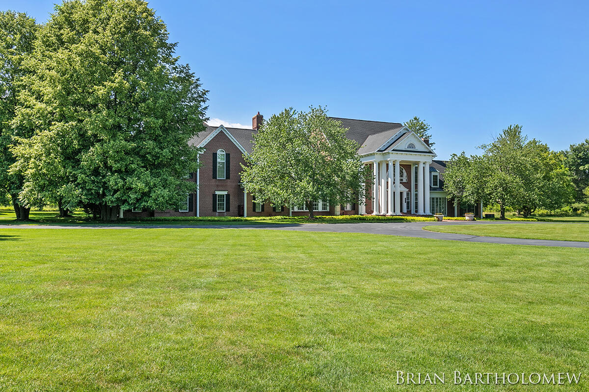 560 Saddlebrook Drive NE Ada MI 49301