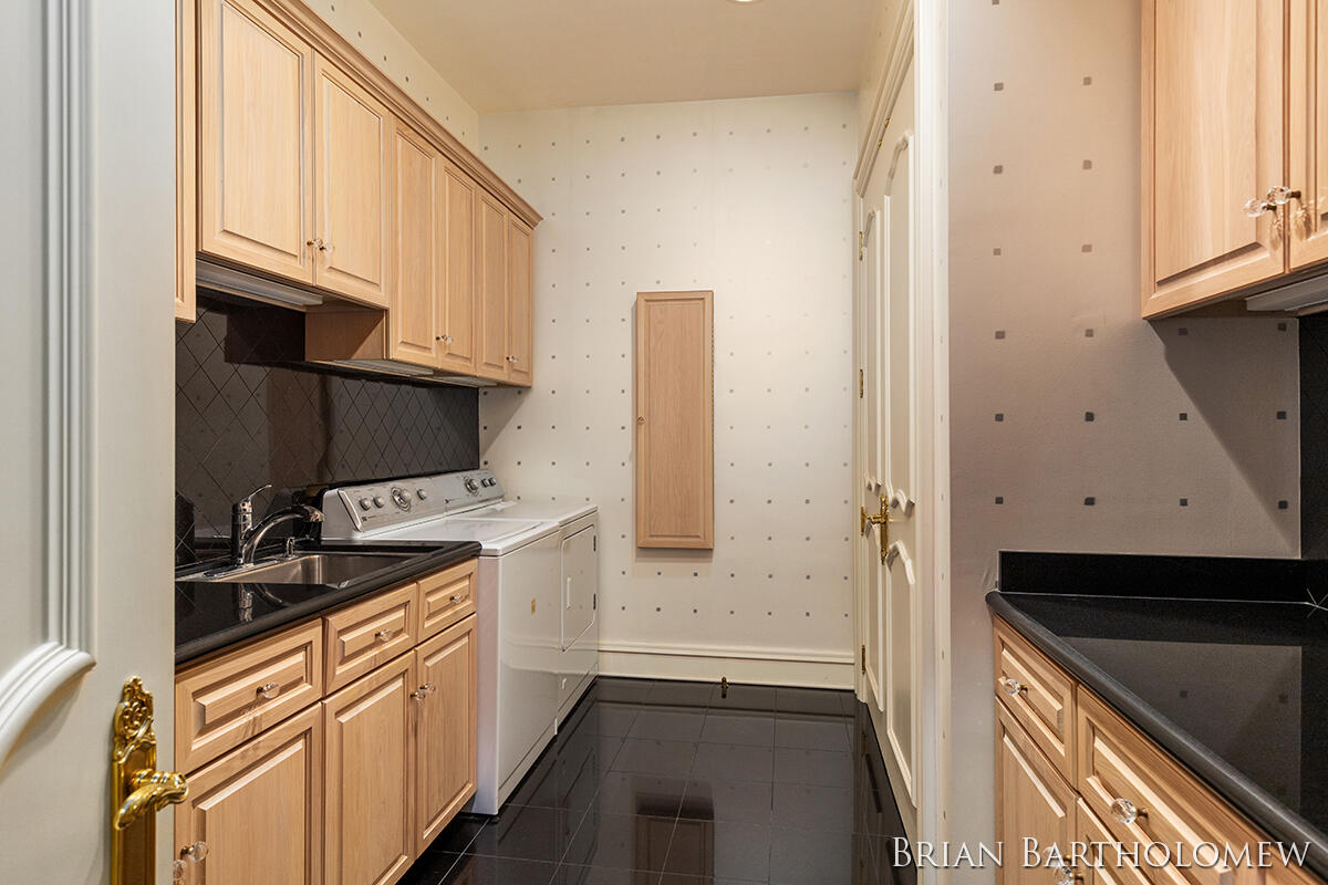 560 Saddlebrook Drive NE Ada MI 49301