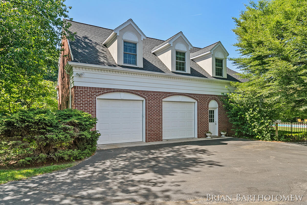 560 Saddlebrook Drive NE Ada MI 49301