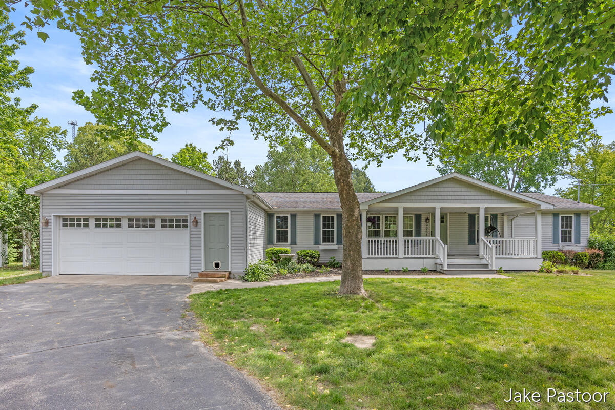 9951 10 Mile Road NE Rockford MI 49341