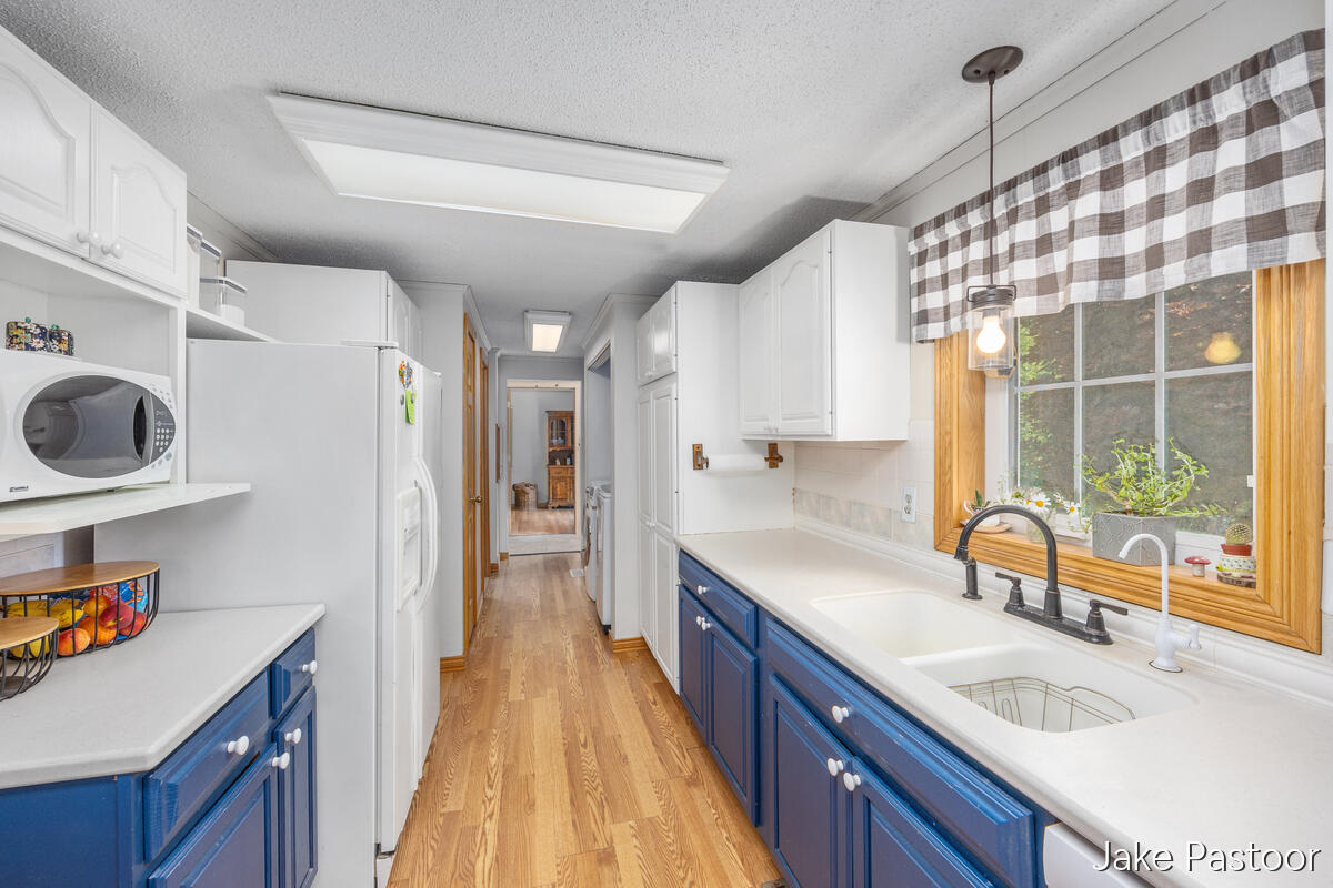 9951 10 Mile Road NE Rockford MI 49341