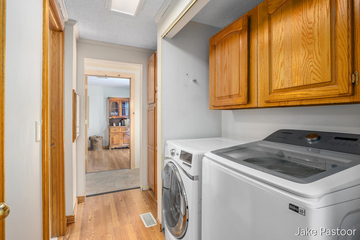 9951 10 Mile Road NE Rockford MI 49341