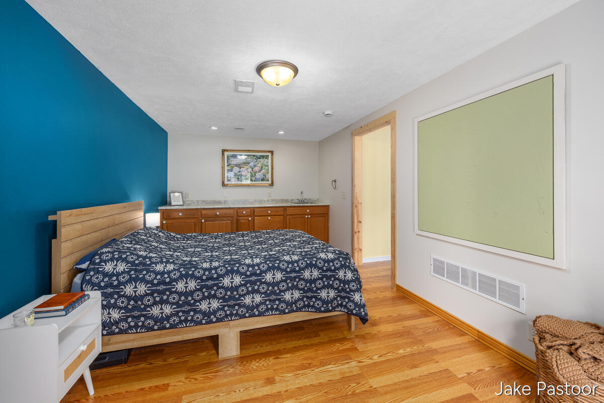 9951 10 Mile Road NE Rockford MI 49341