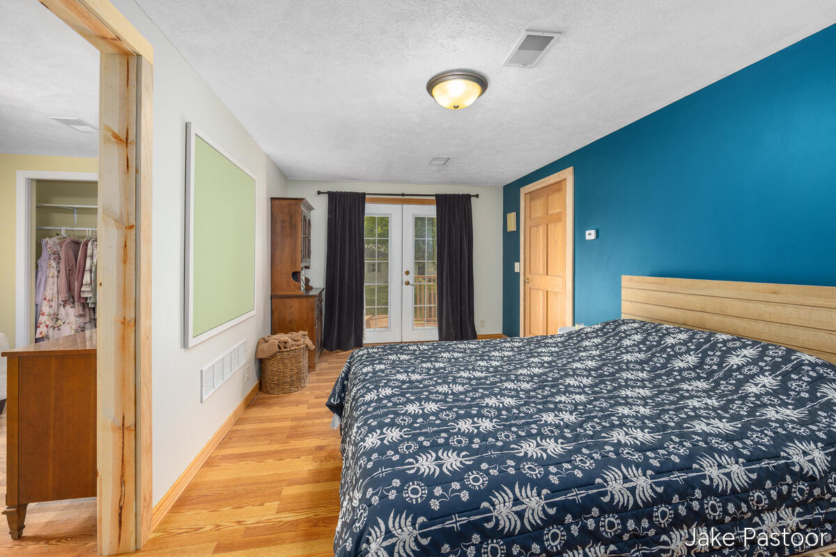 9951 10 Mile Road NE Rockford MI 49341