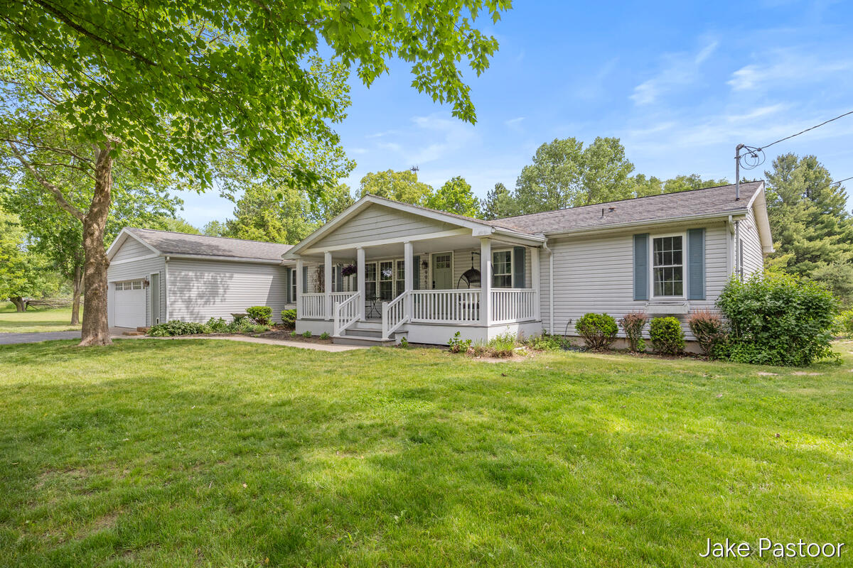 9951 10 Mile Road NE Rockford MI 49341