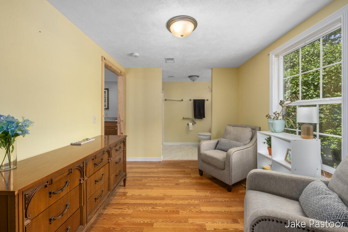 9951 10 Mile Road NE Rockford MI 49341