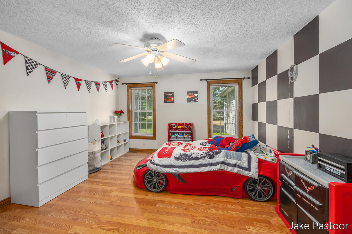 9951 10 Mile Road NE Rockford MI 49341