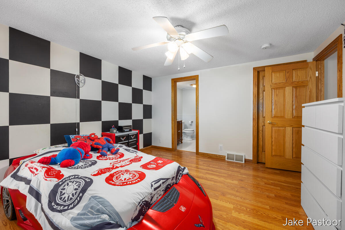 9951 10 Mile Road NE Rockford MI 49341