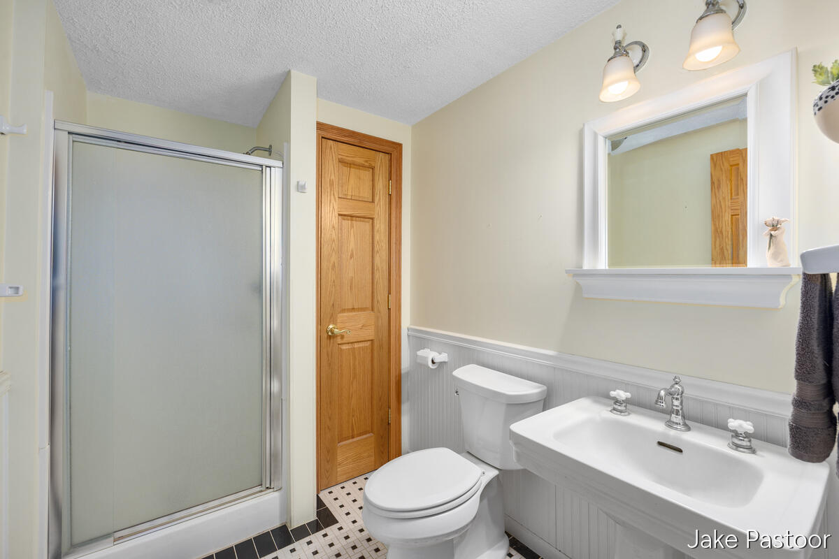 9951 10 Mile Road NE Rockford MI 49341