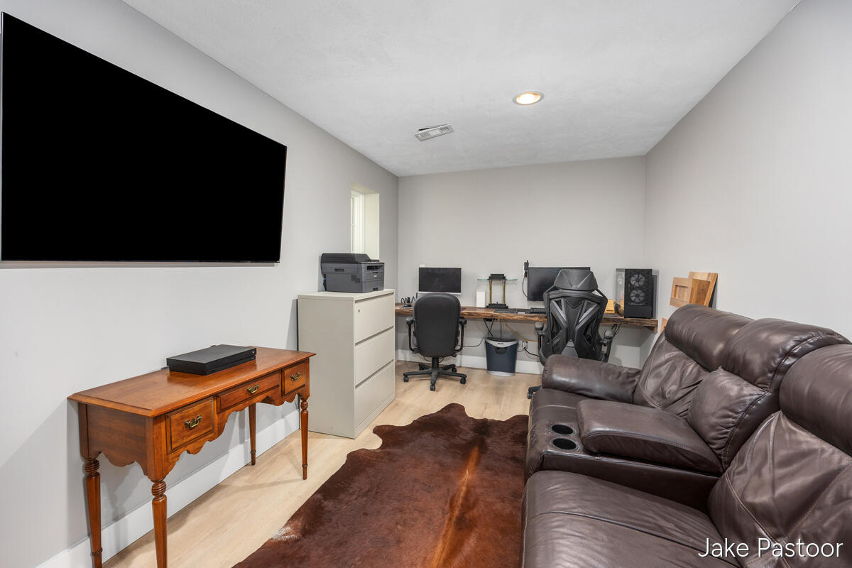 9951 10 Mile Road NE Rockford MI 49341