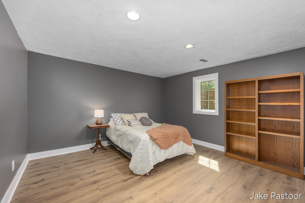 9951 10 Mile Road NE Rockford MI 49341