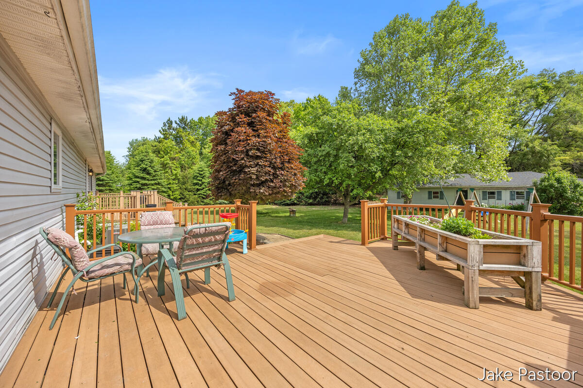 9951 10 Mile Road NE Rockford MI 49341