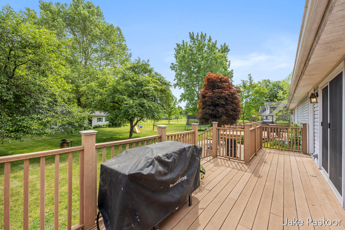 9951 10 Mile Road NE Rockford MI 49341