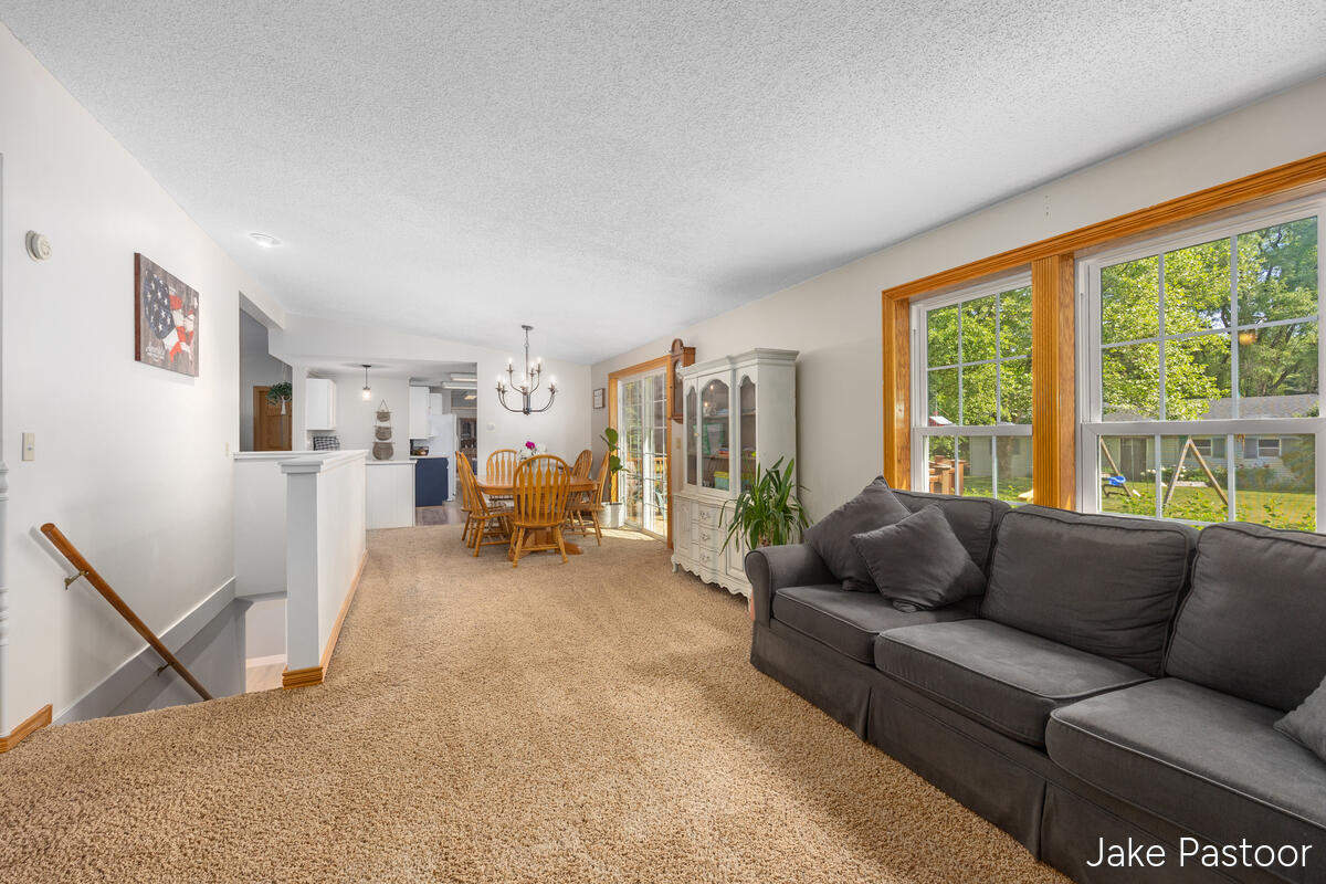 9951 10 Mile Road NE Rockford MI 49341