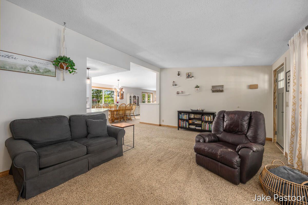 9951 10 Mile Road NE Rockford MI 49341