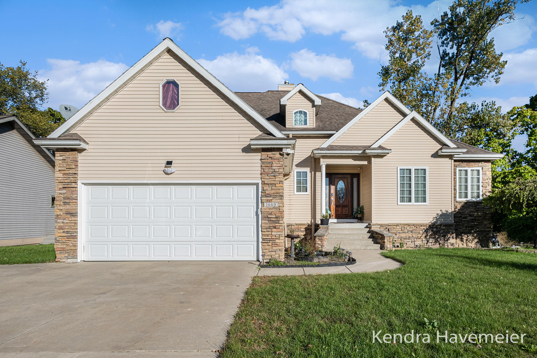 1660 Oakleigh Road NW Grand Rapids MI 49504