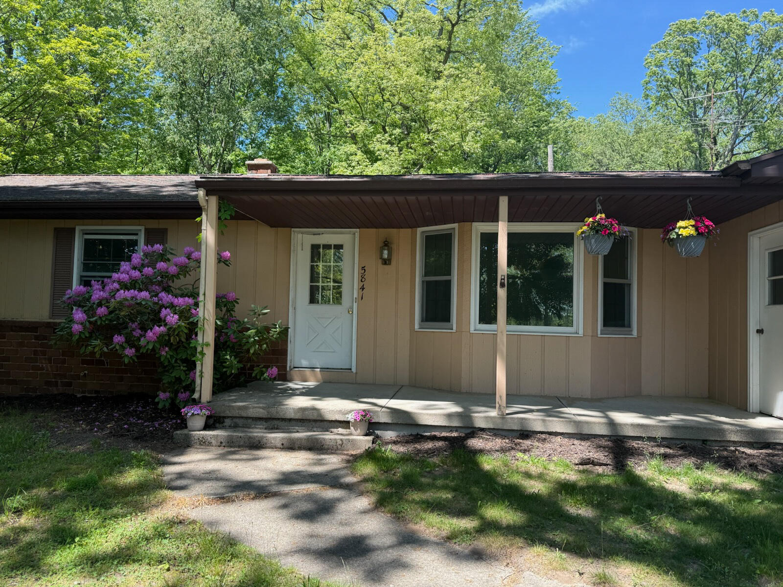 5841 13 Mile Road NE Rockford MI 49341