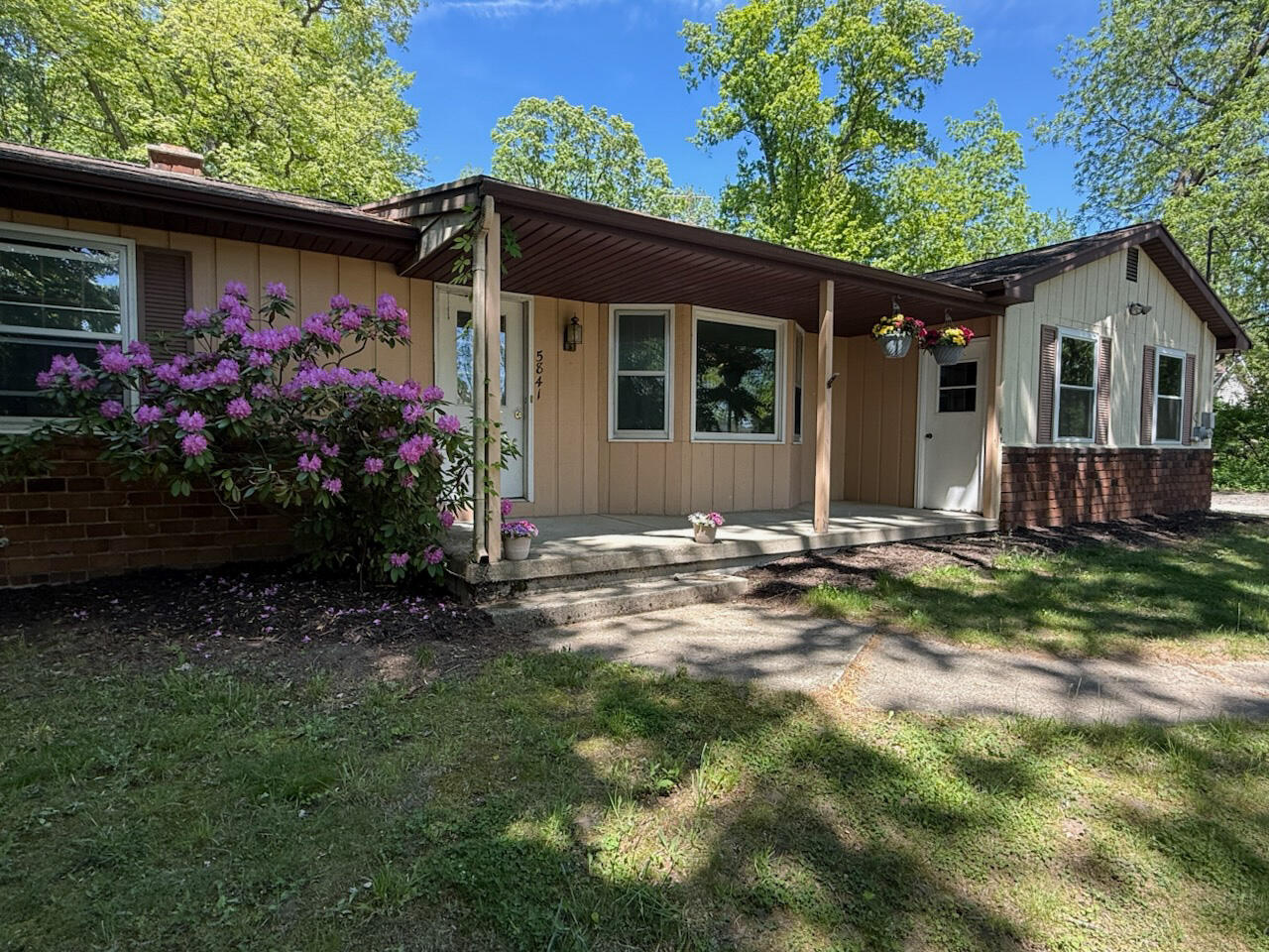 5841 13 Mile Road NE Rockford MI 49341