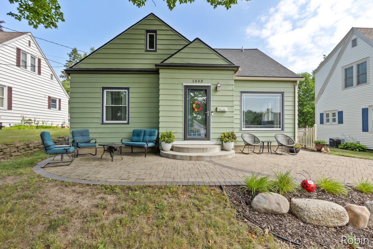1333 Arianna Street NW Grand Rapids MI 49504