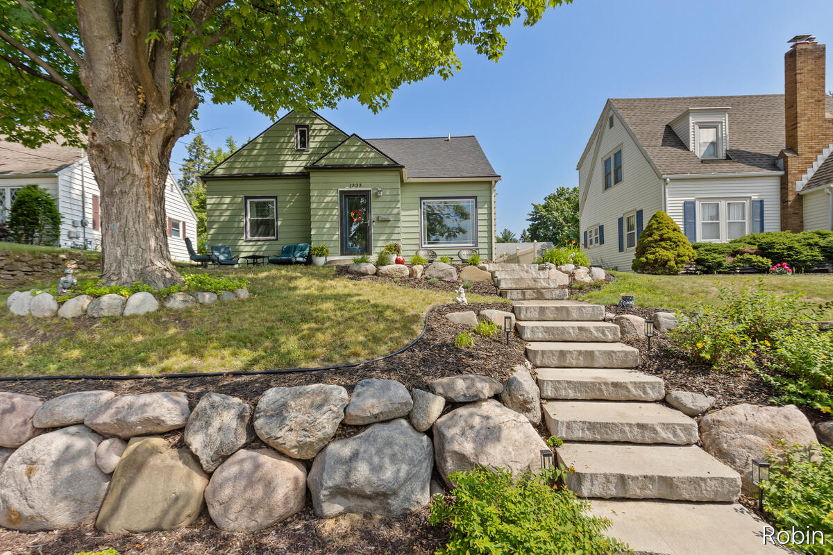 1333 Arianna Street NW Grand Rapids MI 49504