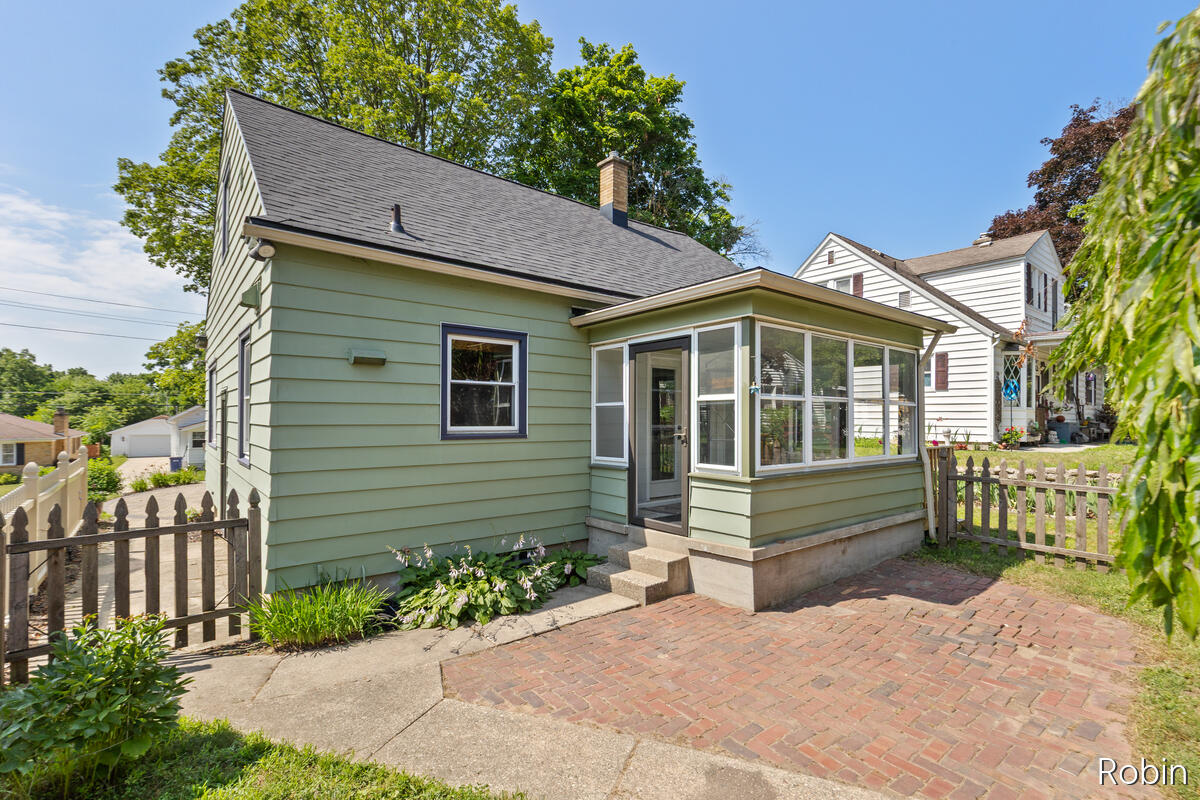 1333 Arianna Street NW Grand Rapids MI 49504