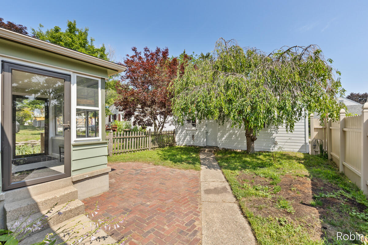 1333 Arianna Street NW Grand Rapids MI 49504