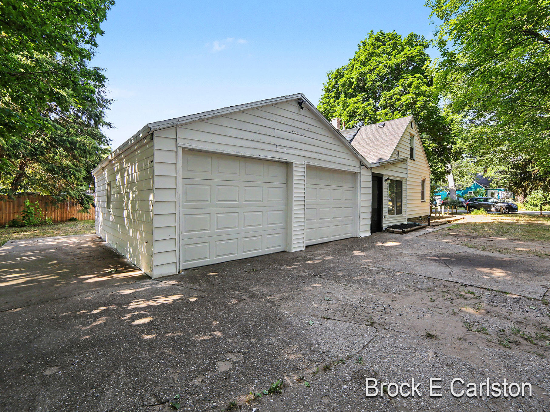 112 S Kenwood Street Muskegon MI 49442