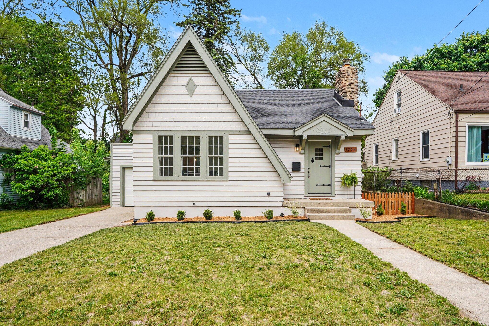 1724 Rossman Avenue SE Grand Rapids MI 49507