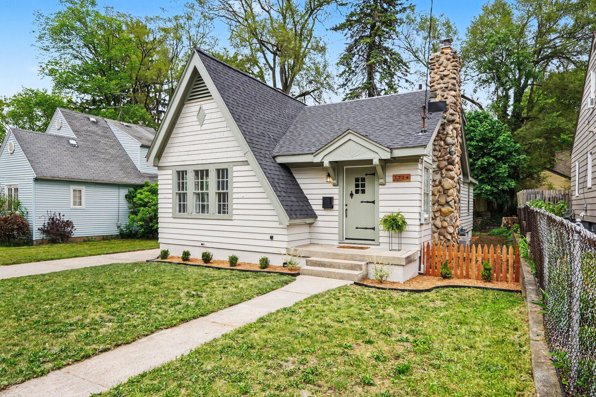 1724 Rossman Avenue SE Grand Rapids MI 49507