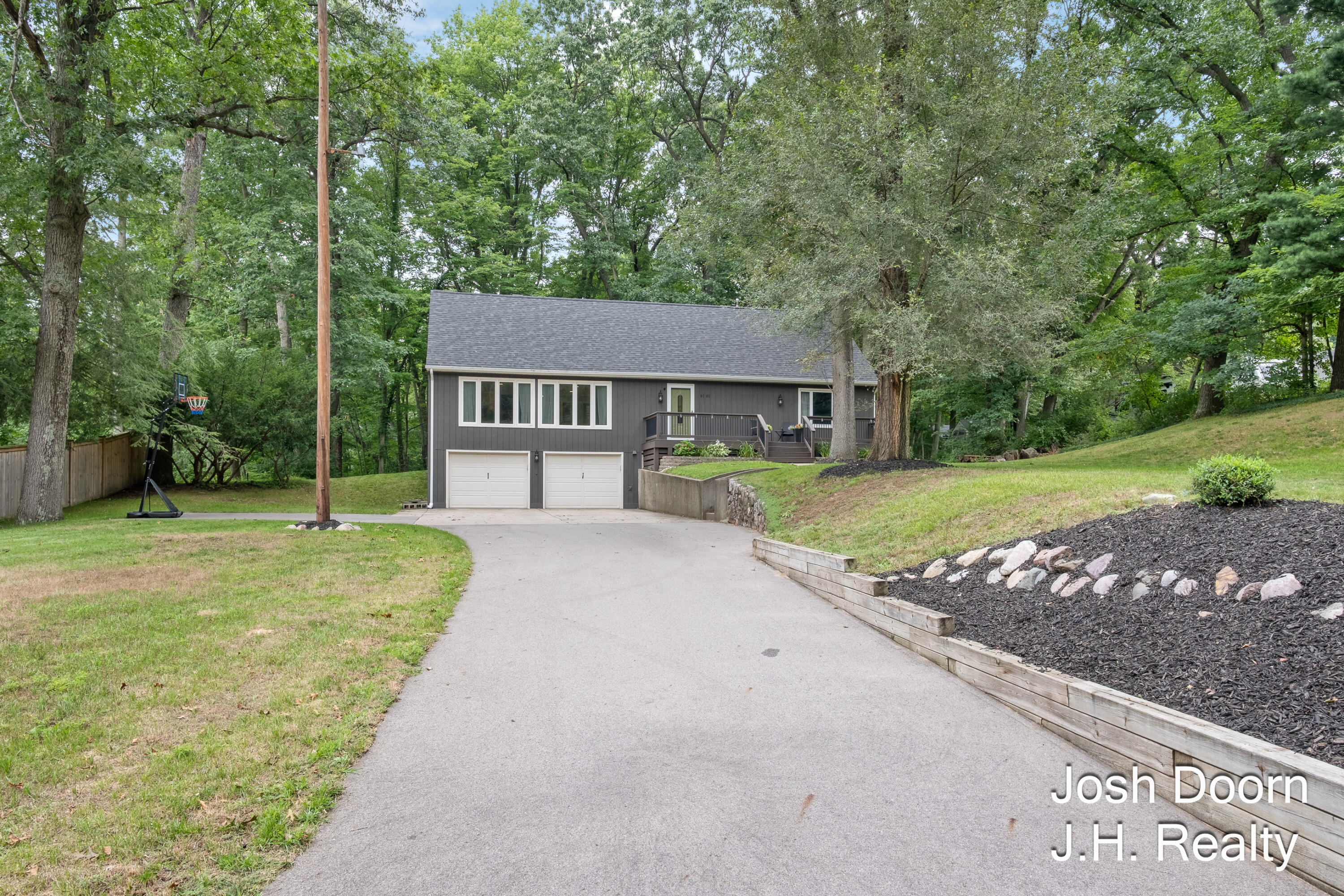 8181 Vergennes Street SE Ada MI 49301