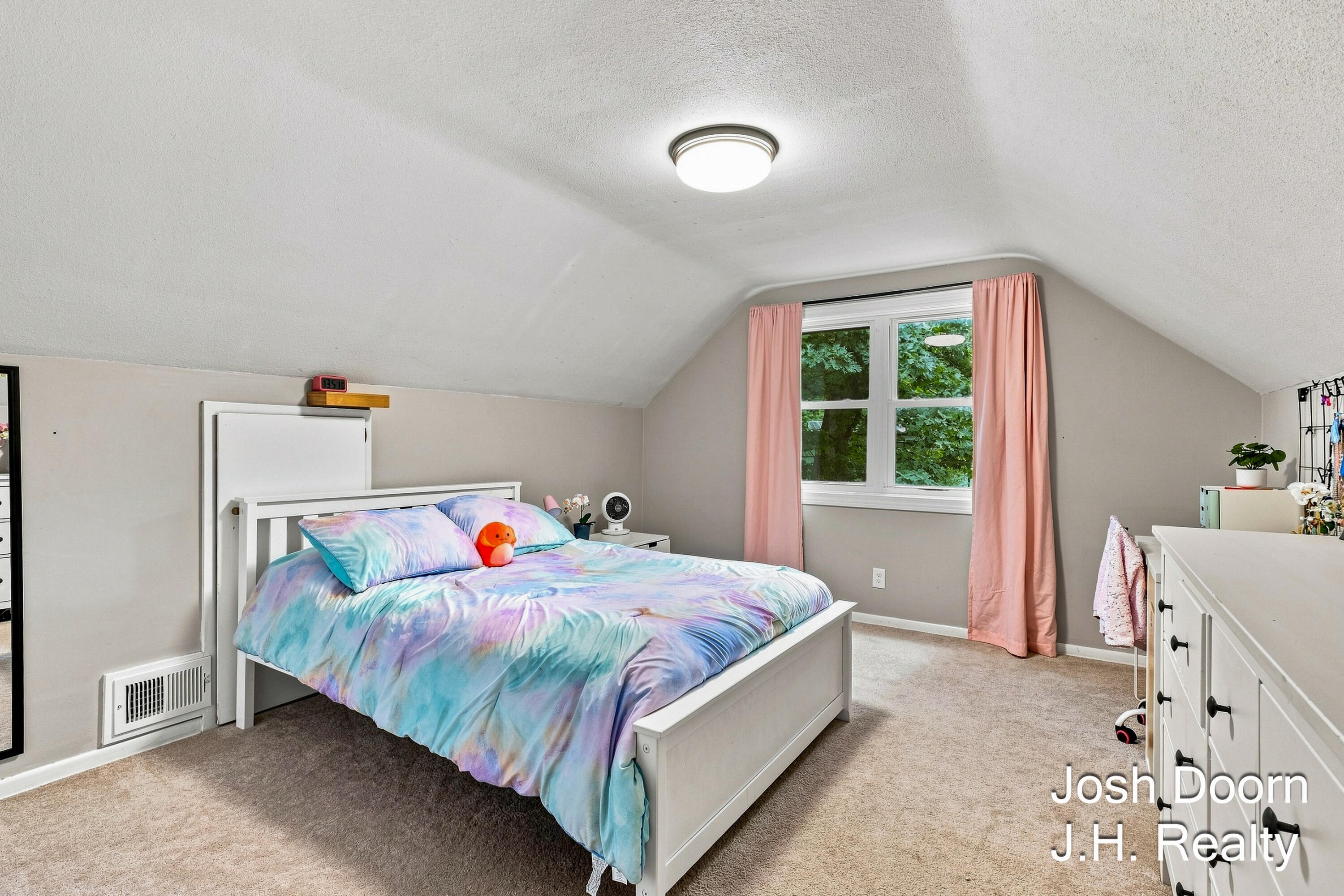 8181 Vergennes Street SE Ada MI 49301